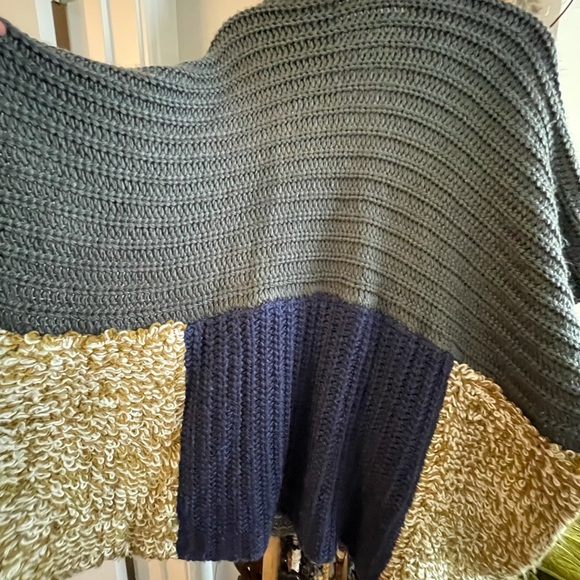 Textured Sweater Poncho Wrap One Size/Free Size - Picture 2 of 4